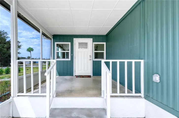 16  Sonderhen  DR, Naples, FL 34114