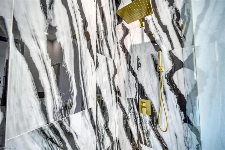 Details with a marble finish shower