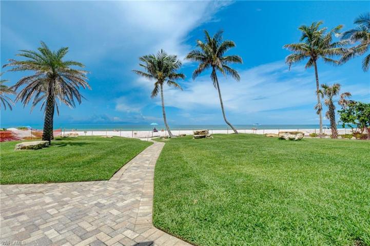 Lush landscaping all around!