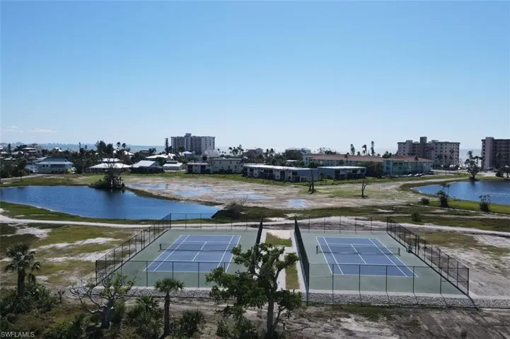 BAY BEACH COMMONS, TENNIS COURTS
