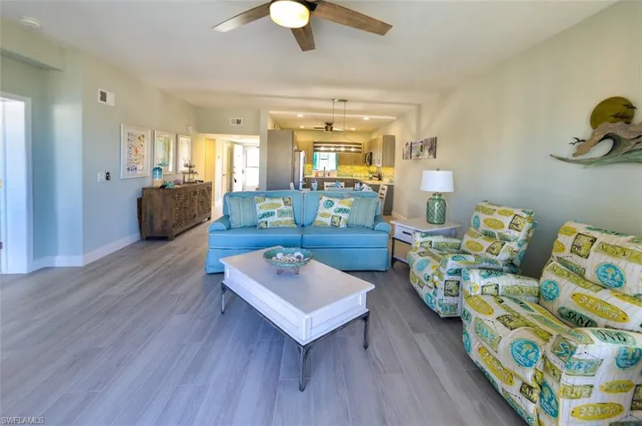 ENTRANCE TO OWNER'S SUITE IS TO LEFT.  UNIT ENTRANCE IS AT MIDDLE REAR.  QUEEN SLEEPER SOFA.