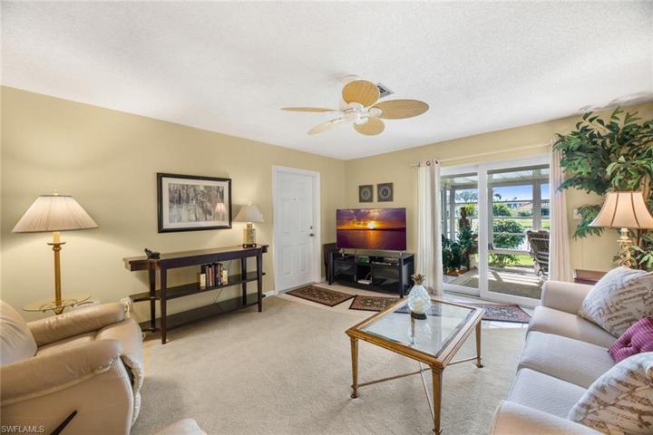 Spacious living room