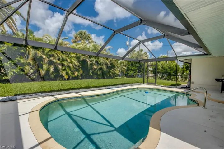 4424 SE 11th  PL, Cape Coral, FL 33904