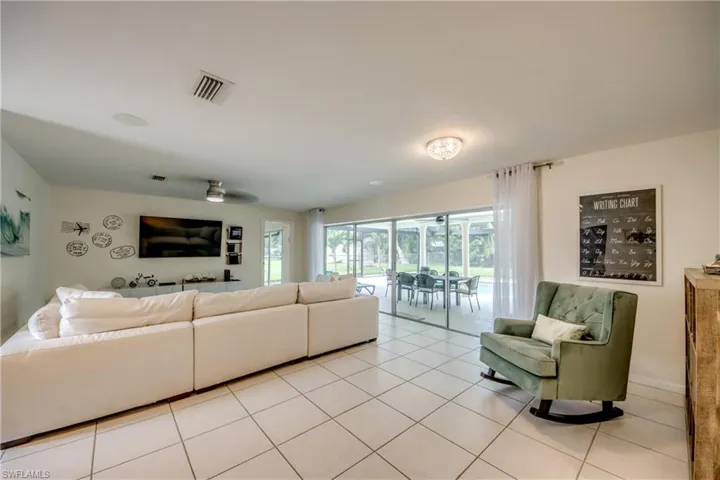 4424 SE 11th  PL, Cape Coral, FL 33904