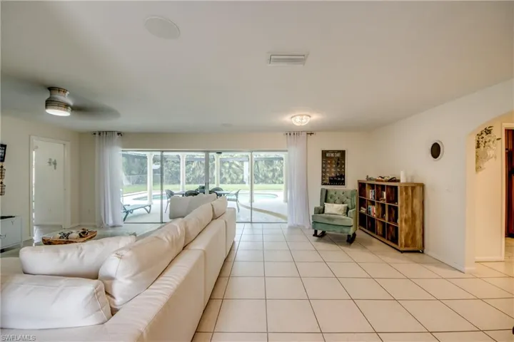 4424 SE 11th  PL, Cape Coral, FL 33904