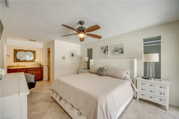 4424 SE 11th  PL, Cape Coral, FL 33904