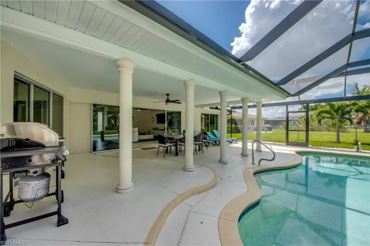 4424 SE 11th  PL, Cape Coral, FL 33904