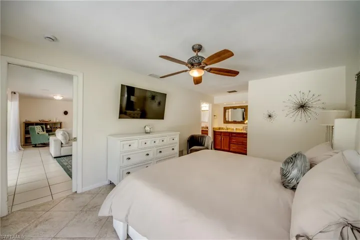 4424 SE 11th  PL, Cape Coral, FL 33904