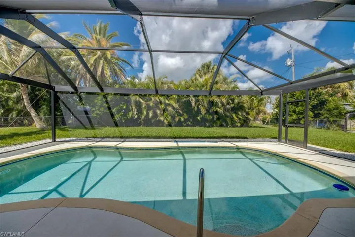 4424 SE 11th  PL, Cape Coral, FL 33904