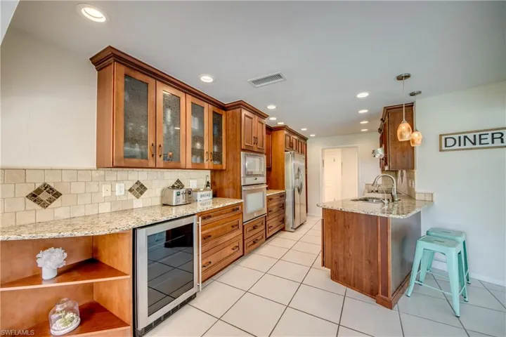 4424 SE 11th  PL, Cape Coral, FL 33904