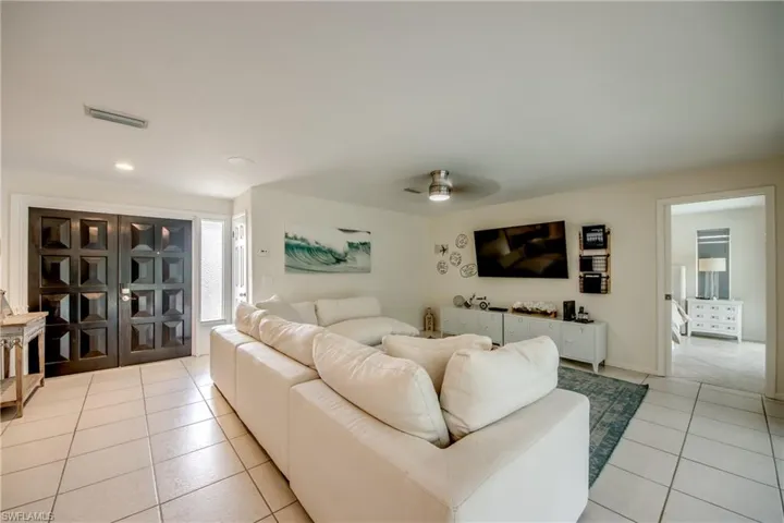 4424 SE 11th  PL, Cape Coral, FL 33904