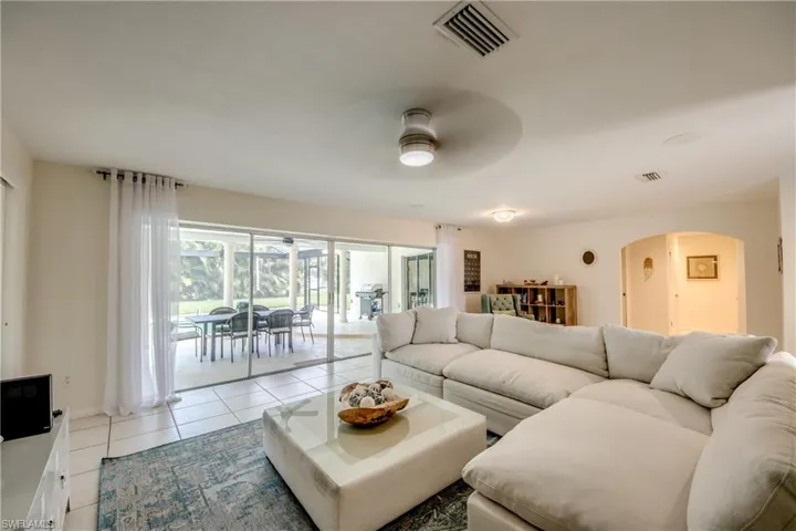 4424 SE 11th  PL, Cape Coral, FL 33904