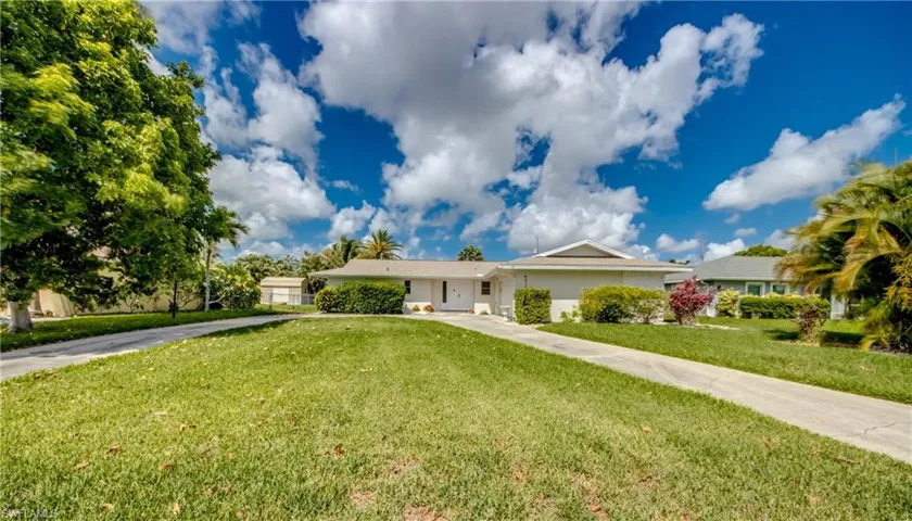 4424 SE 11th  PL, Cape Coral, FL 33904