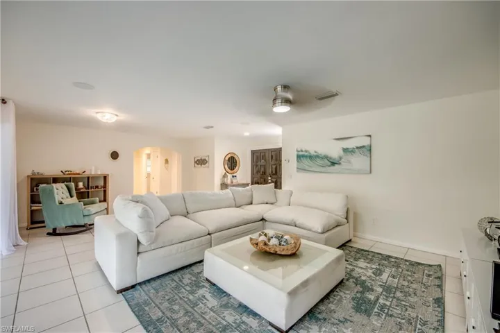 4424 SE 11th  PL, Cape Coral, FL 33904