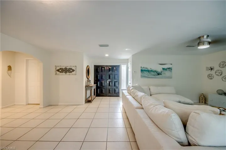 4424 SE 11th  PL, Cape Coral, FL 33904
