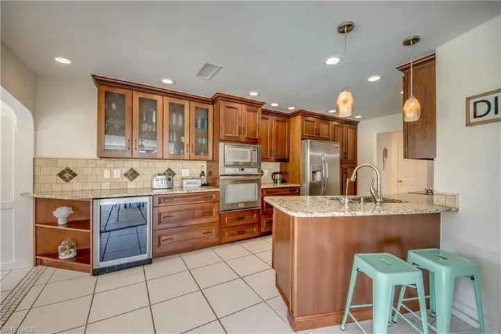 4424 SE 11th  PL, Cape Coral, FL 33904