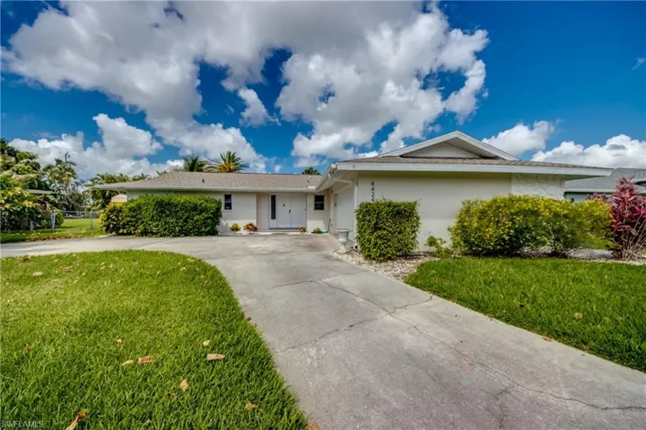 4424 SE 11th  PL, Cape Coral, FL 33904