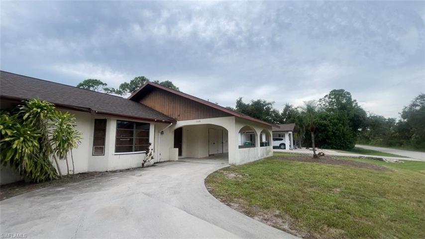 Large Driveway with plenty of parking