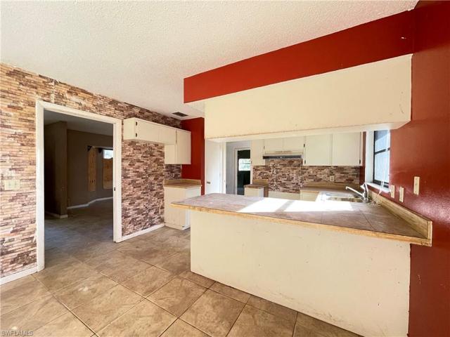 Spacious countertops.