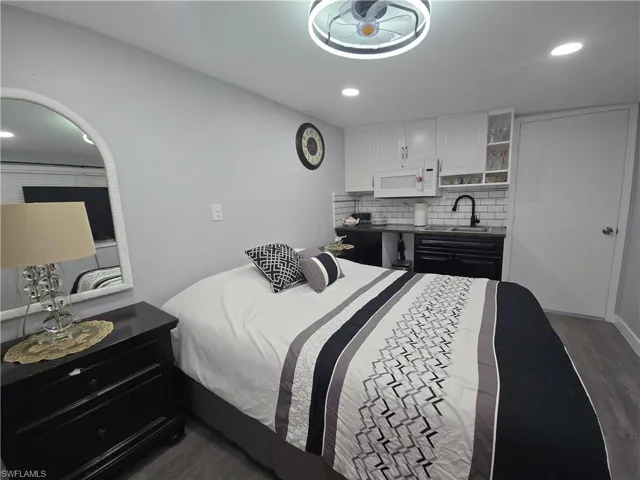 9  Moonstone  CIR, Naples, FL 34112