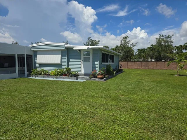 9  Moonstone  CIR, Naples, FL 34112