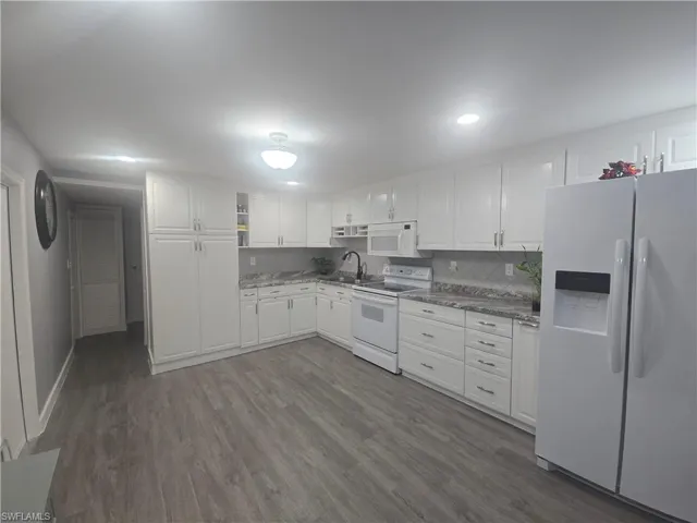 9  Moonstone  CIR, Naples, FL 34112