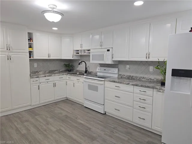 9  Moonstone  CIR, Naples, FL 34112