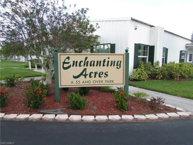 9  Moonstone  CIR, Naples, FL 34112