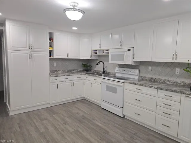 9  Moonstone  CIR, Naples, FL 34112