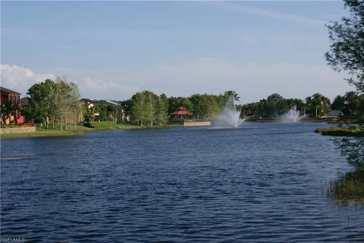 Such a tranquil and pretty ocation on the large lake