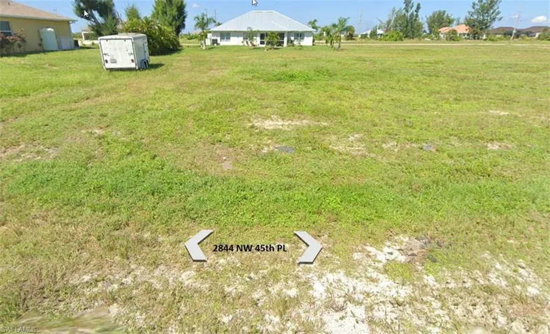 Frontal view of property