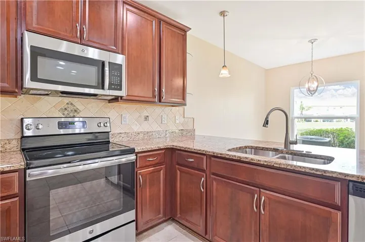 3889  Tilbor  CIR, Fort Myers, FL 33916