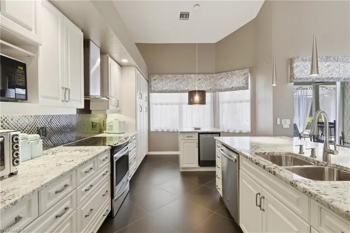 A culinary dream—blend of style, practicality, and luxury in every detail.