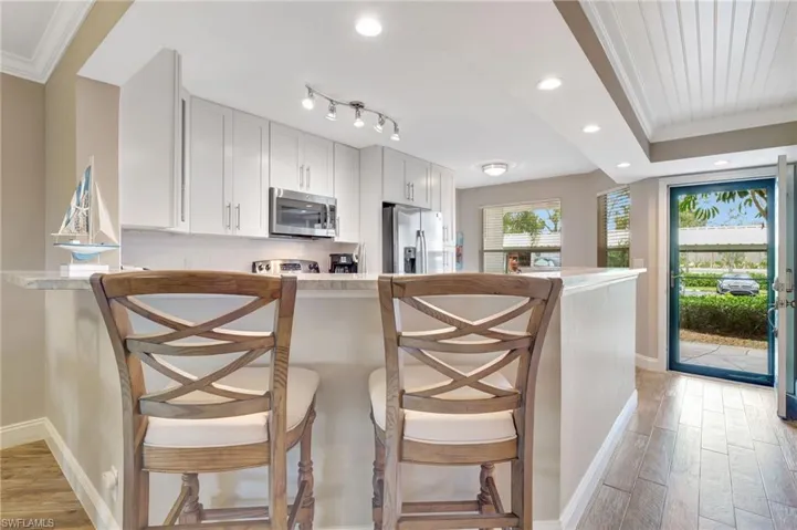 Breakfast bar