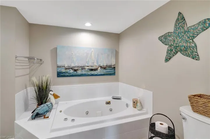 Re-glazed jacuzzi