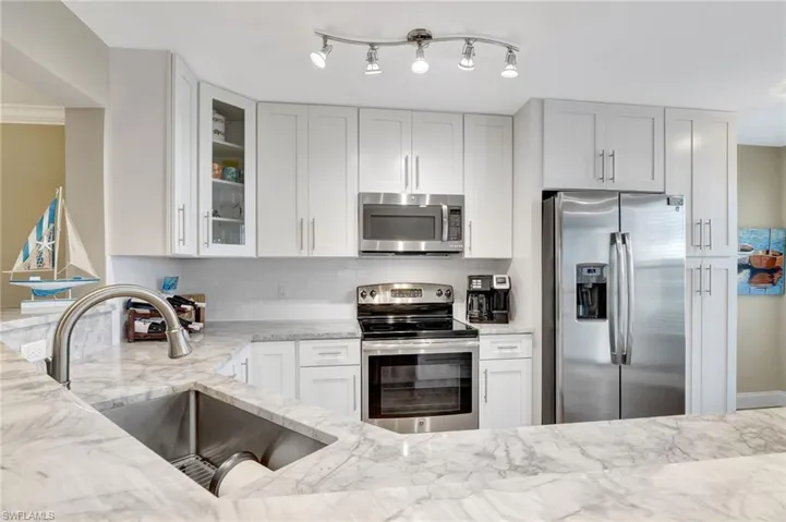 Stainless appliances farmers sink