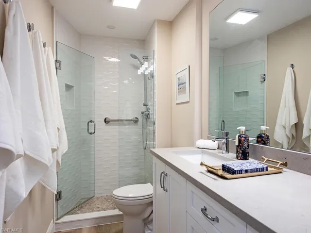 400 Park Shore Dr 303, Naples, Florida 34103