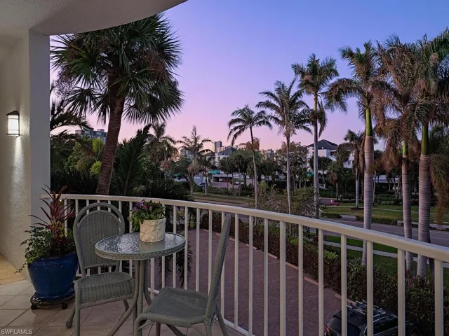 400 Park Shore Dr 303, Naples, Florida 34103
