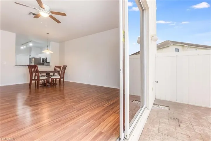 Natural lighting throughout