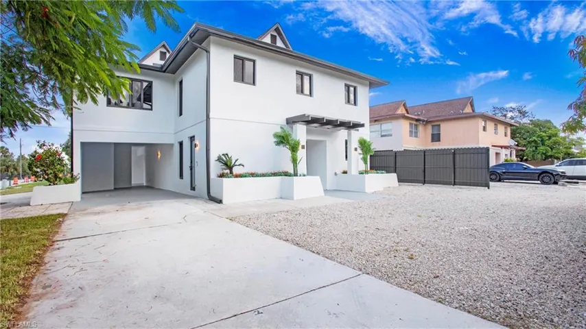 View of front facade featuring stucco siding and concrete driveway