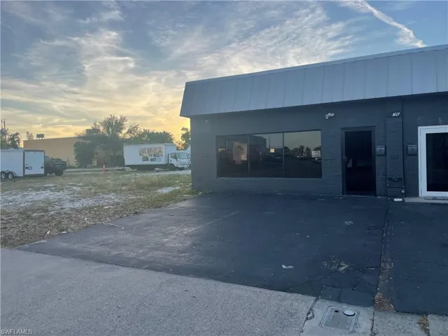 876  Cape Coral E PKWY, Cape Coral, FL 33904