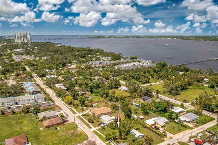 3679 Seminole AVE, FORT MYERS FL 33916