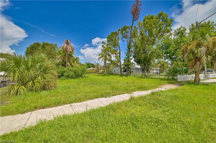 3679 Seminole AVE, FORT MYERS FL 33916