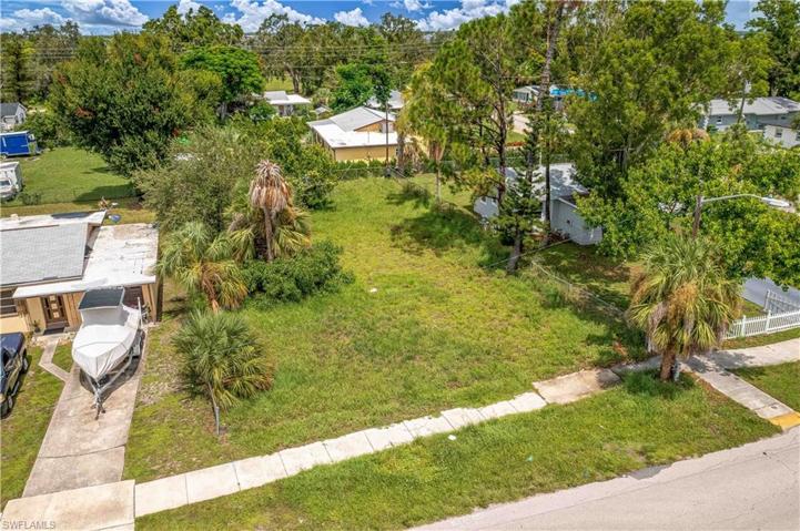 3679 Seminole AVE, FORT MYERS FL 33916