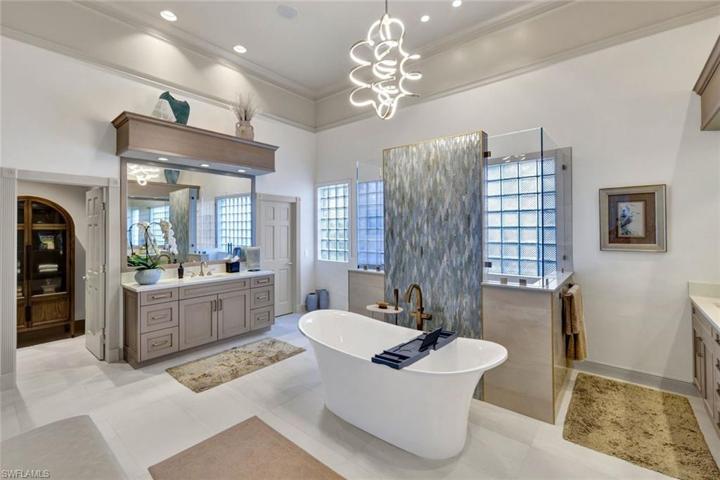 Luxurious en-suite bath feels like an upscale spa!