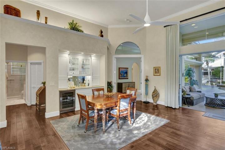 Formal dining and wet bar - perfect for entertaining guests.