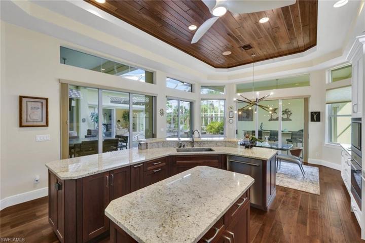 Simply GORGEOUS kitchen!