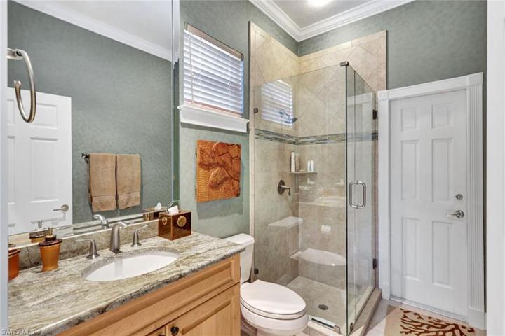 En suite guest/pool bathroom in the cabana.