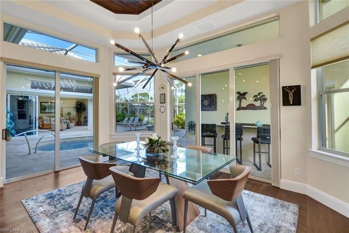 This home is so conducive to entertaining! This space is the perfect place to dine, whether utilizing the indoor OR the outdoor kitchen!