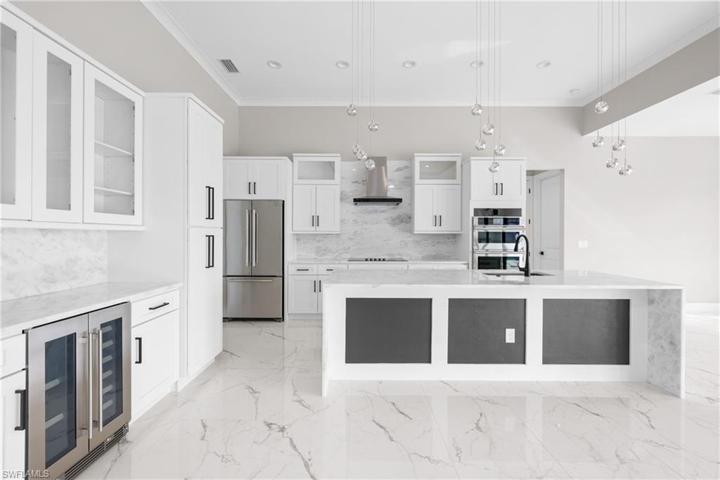 Kitchen and Bar area